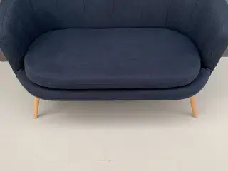 2 personers sofa i mørkeblå