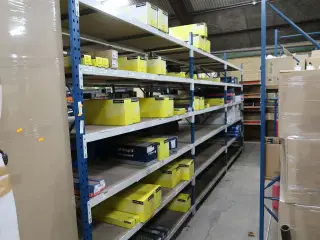 3 fag lagerreoler uden indhold