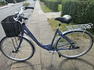 Kildemoes city bike damecykel med lav indstigning.
