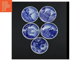 Små dekorative tallerkener med blå motiver (str. Ø. 8,5 cm. 5 styk) fra Aluminia
