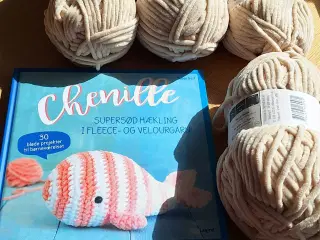 Chenille garn og bog 