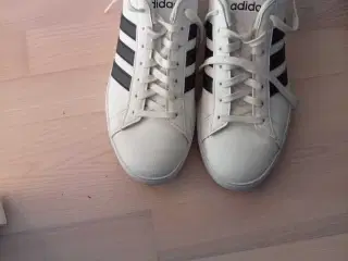 Adidas sko str. 8