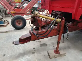 - - - Lastbiltipvogn med hydraulisk Jema snegl