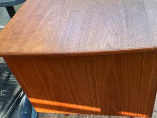 Teaktræs kommode