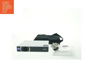 Sony LCD projektor med tilbehør fra Sony (str. 28x22 cm)