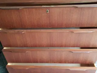 Teaktræskommode