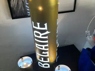 Sjove fest artikler og bowler og serving/fontæner