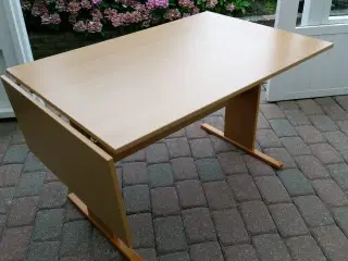 Spisebord, bøgefiner inkl. 4 stole