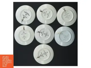 Blå og hvide porcelænsplatter, 7 stykker fra Aluminia (str. Ø. 8,5 cm. 7 styk)