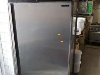 Fryseskab GGM GASTRO KSJ650ND