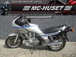 Yamaha XJ 900