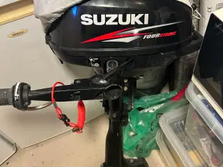 Gummibåd med påhængsmotor 