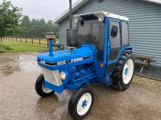 Ford 4110 smalsporstraktor