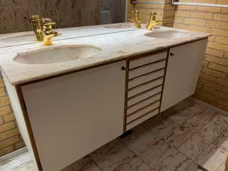 Uno Form klassiske bsdeværelsesmøbler med marmor