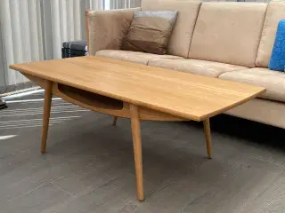 Sofabord i lakeret egetræ