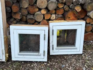 2 x vinduer .en højre hængt/ en venstre hængt