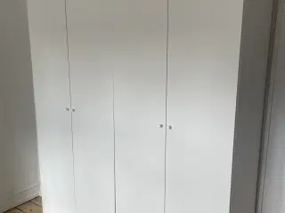 Platsa skab fra IKEA 