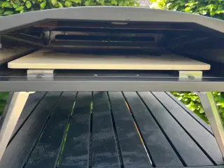 Pizzaovn fra BAKERgrill 17” til gas med cover