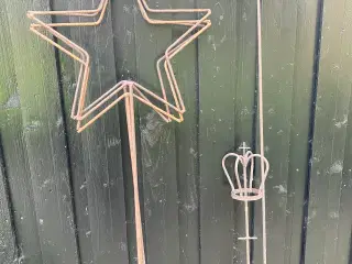 Jernstativer m stjerne, kongekrone og klokke