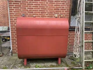 Olietank 1200 liter til gratis afhentning