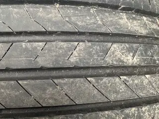 Bridgestone sommerdæk 225-65-17