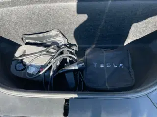 Tesla Model X  75D
