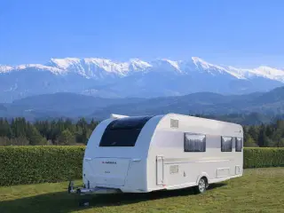 Dejlig rumlig vogn der bliver brugt for lidt.