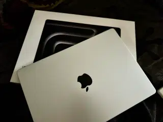 MacBook Pro M3 Pro 14" (100% som ny i box)