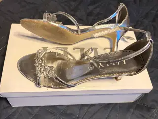 Lækker Lilly sølvsandal str 39