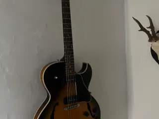 Gibson ES 135