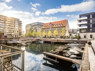 Citykontor i Københavns nye kanalby med egen bådplads og p-kælder