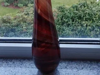 Glas vase. Rød / brun