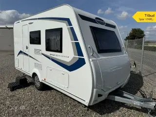 2023 - Caravelair Alba Style 390   Prisen er inkl. klargøring, gastest, fugttest, syn og nummerplade.