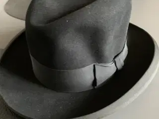 Sort hat