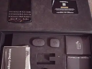Blackberry Porsche 9983 mobile.like new .