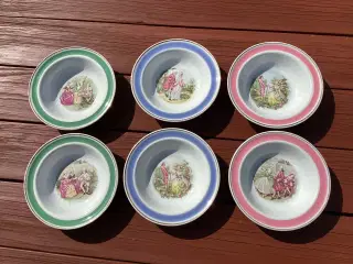6 små dybe tallerkner med romantiske motiver 