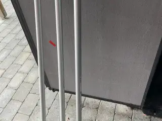 Stænger til læsider ved markise