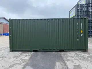 20 fods container Ny, ( står i København )