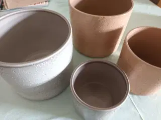4 urtepotteskjuler I keramik 