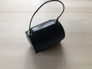 Smuk sort, cylinderformet taske