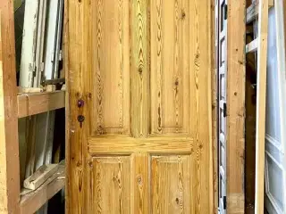 Højrehængt, afsyret Dannebrogsdør m. karm