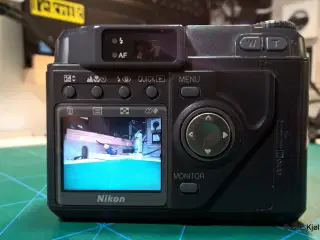 Nikon E880 digitalkamera med vidvinkeladapter
