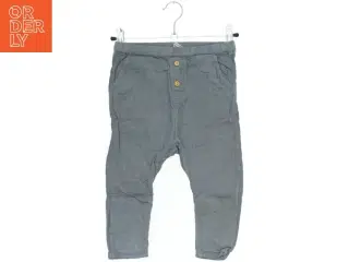Børnebukser i denim look fra H&M (str. 92)