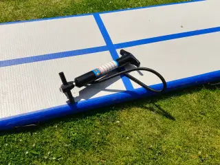 Airtrack L. 300 cm H. 10 cm.