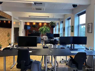 Lyse kontorlokaler midt i Aarhus C – Åboulevarden 3. 2. sal