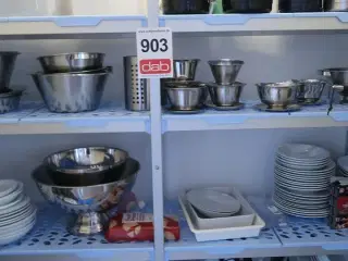 Kølerumsreoler med indhold