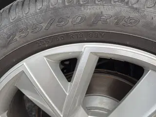 Originale Skoda fælge med sommerdæk 235/50 R19