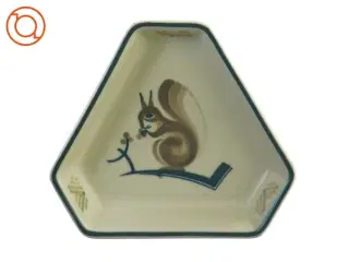 Trekantet fad med egern motiv fra Royal Copenhagen (str. 15 x 3 cm)
