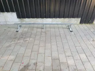 Grind rail, skateboard 