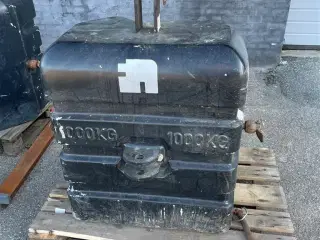 - - - 1000 kg frontvægt